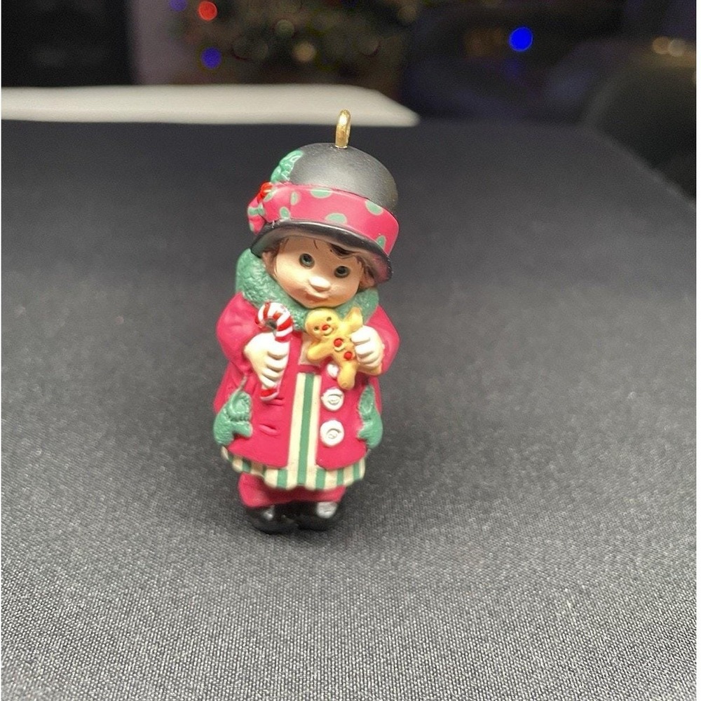 Vintage 1998 Holiday Christmas Ornament Sweet Rememberings Hallmark Keepsake